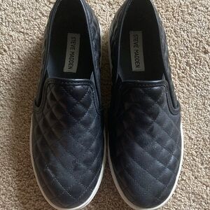 Steve Madden Black Quilted Flats